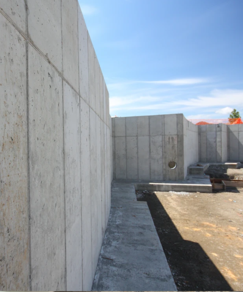 A cement wall with a cement bench in the middle of it